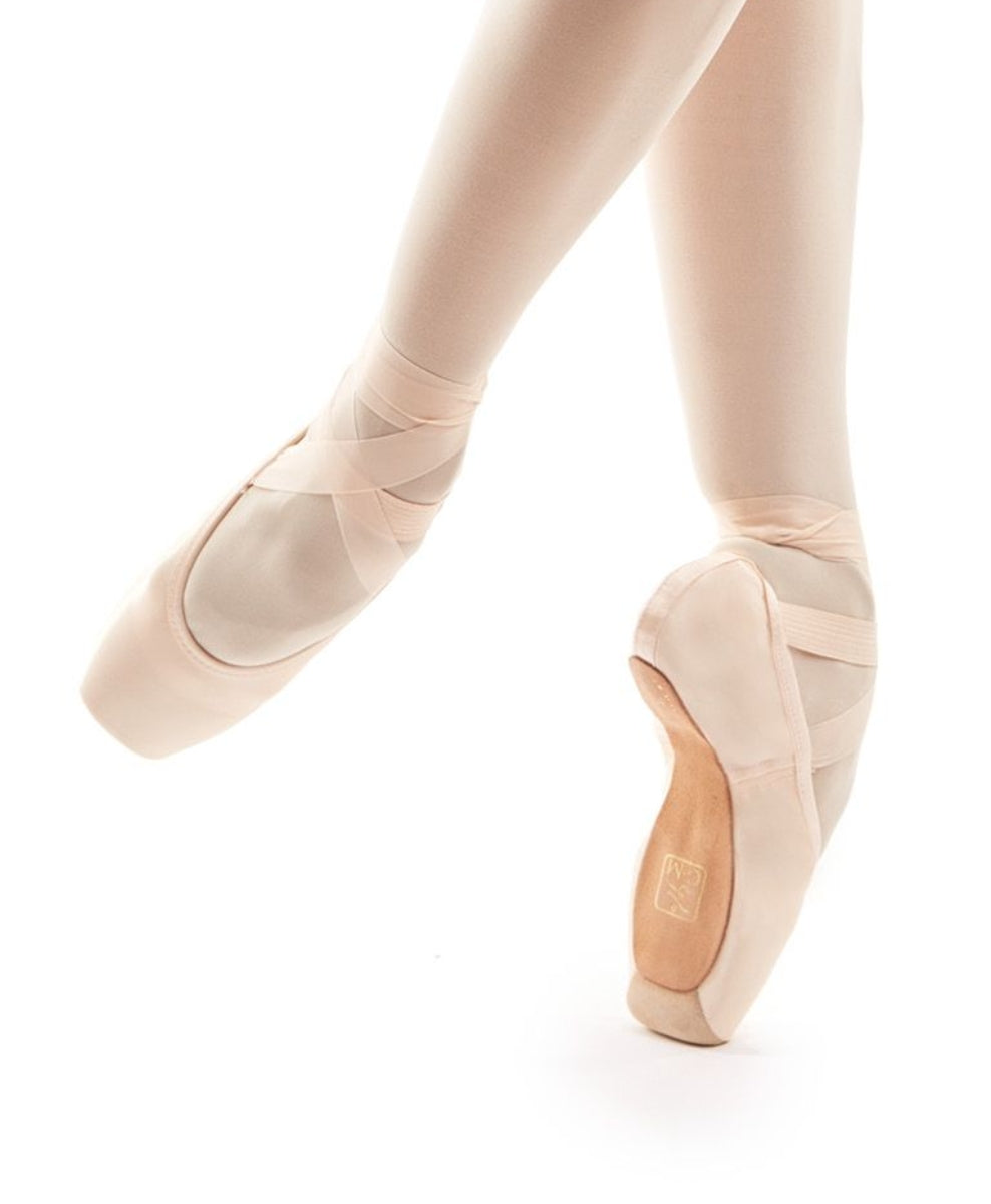 Classic Fit - Europa Pointe Shoes, Gaynor Minden
