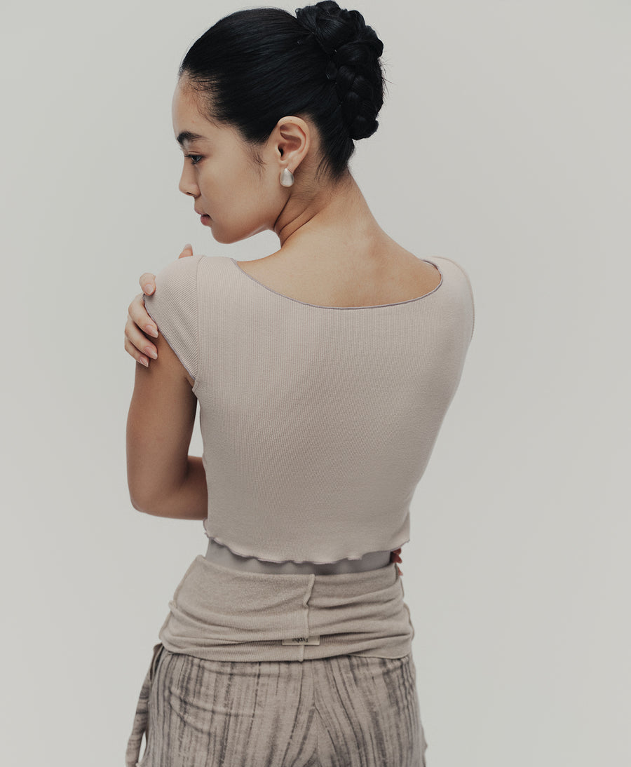Typha Contrast-Colour Pintuck Knit Short-Sleeved Top